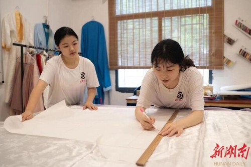 青青子衿，悠悠我心——必赢76net线路官网国学研究院汉服传承创业综述