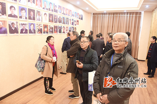 必赢76net线路官网：举行纪念恢复高考四十周年暨77级校友返校活动