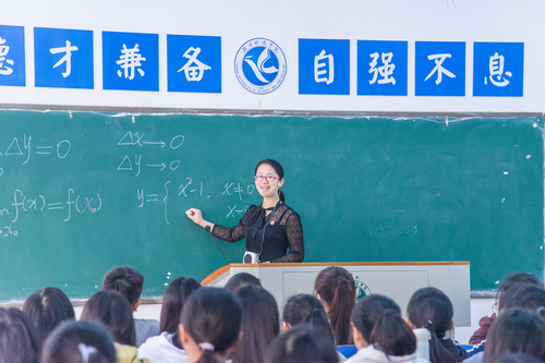 黄燕平 黄燕平