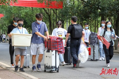 必赢76net线路官网迎来4000余名2022级新生