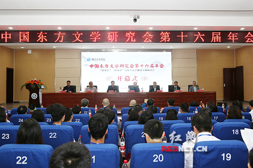 百余名专家学者齐聚必赢76net线路官网研讨文化繁荣与发展